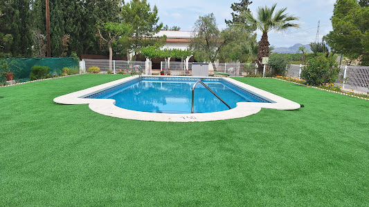Piscina de agua salina con decoración